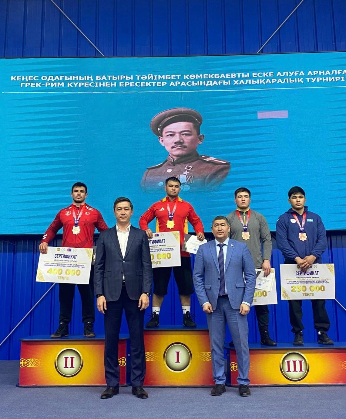 Muhittin Emre Helvacı’dan gümüş madalya
