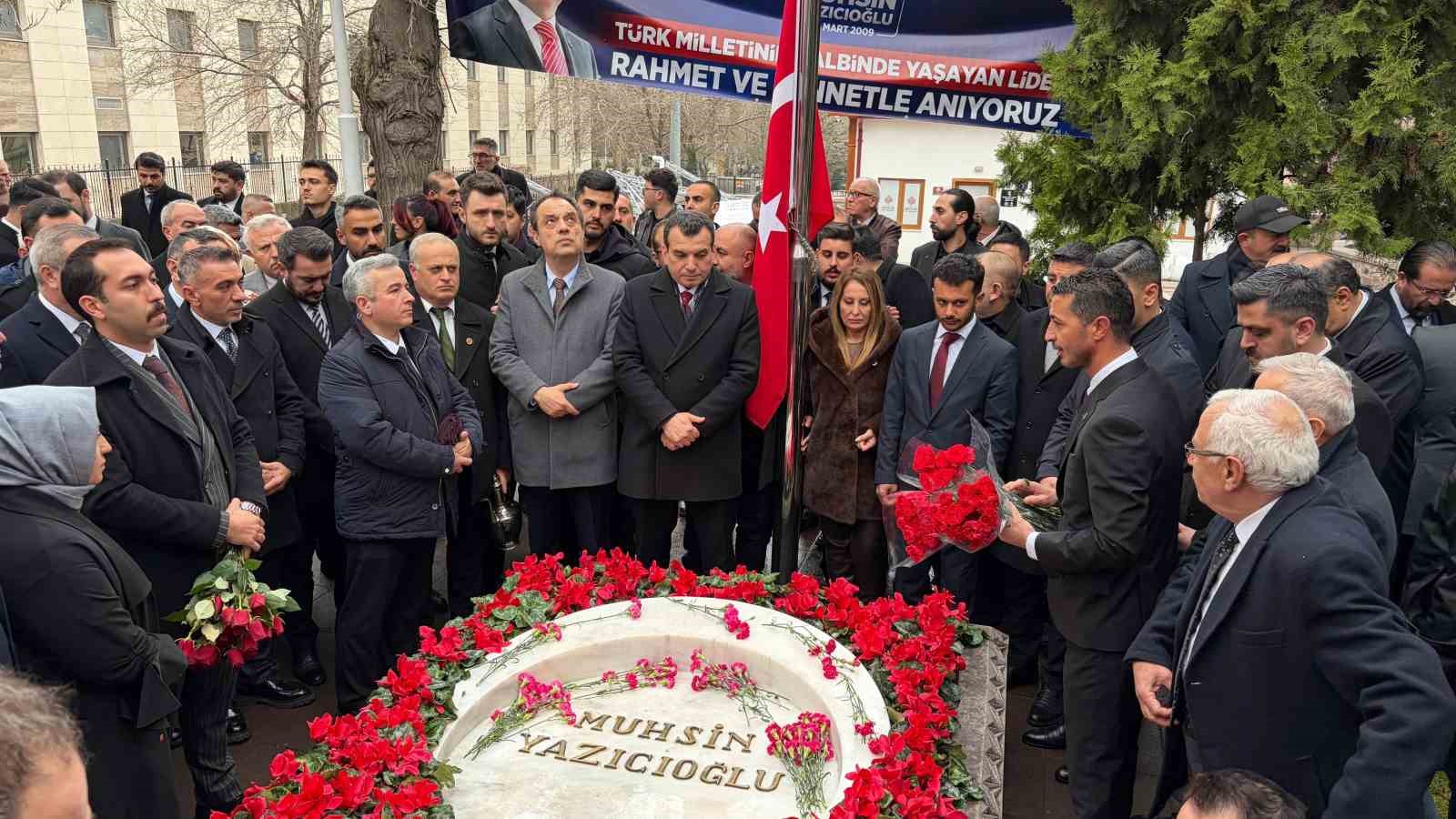 Muhsin Yazıcıoğlu, vefatının 17. yıldönümünde kabri başında anıldı
