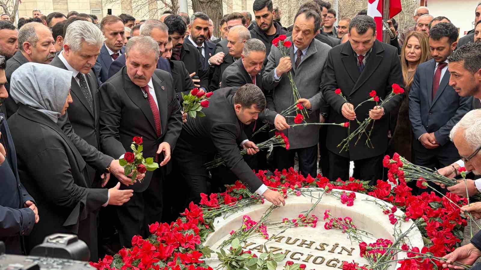 Muhsin Yazıcıoğlu, vefatının 17. yıldönümünde kabri başında anıldı
