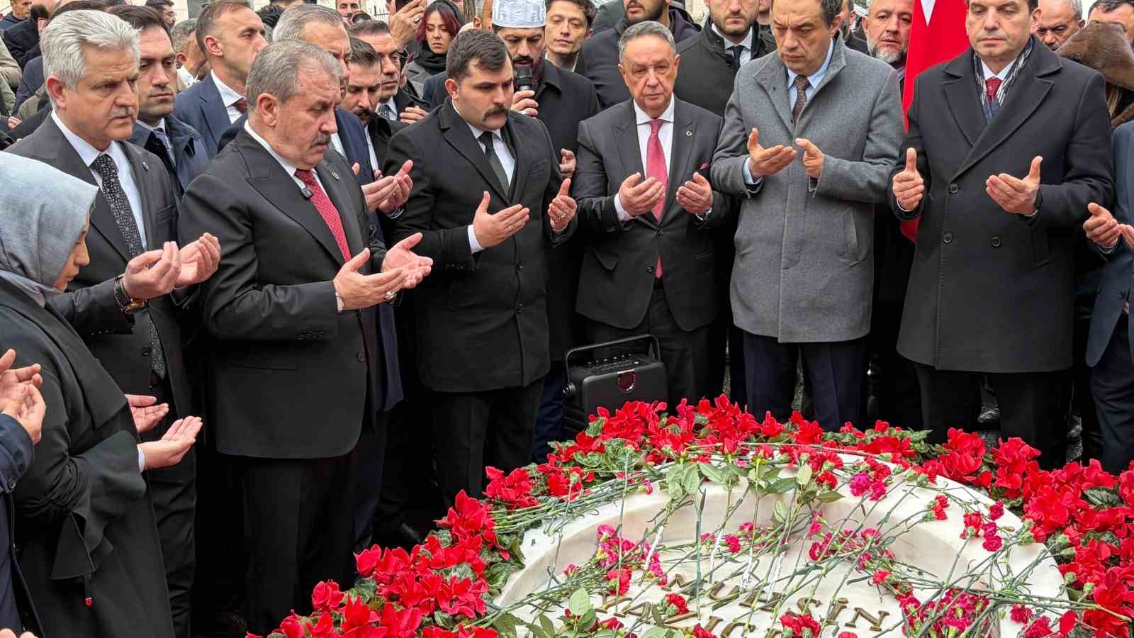 Muhsin Yazıcıoğlu, vefatının 17. yıldönümünde kabri başında anıldı
