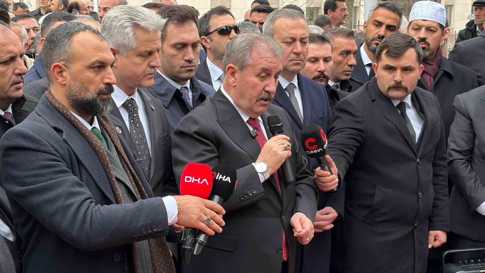 Muhsin Yazıcıoğlu, vefatının 17. yıldönümünde kabri başında anıldı
