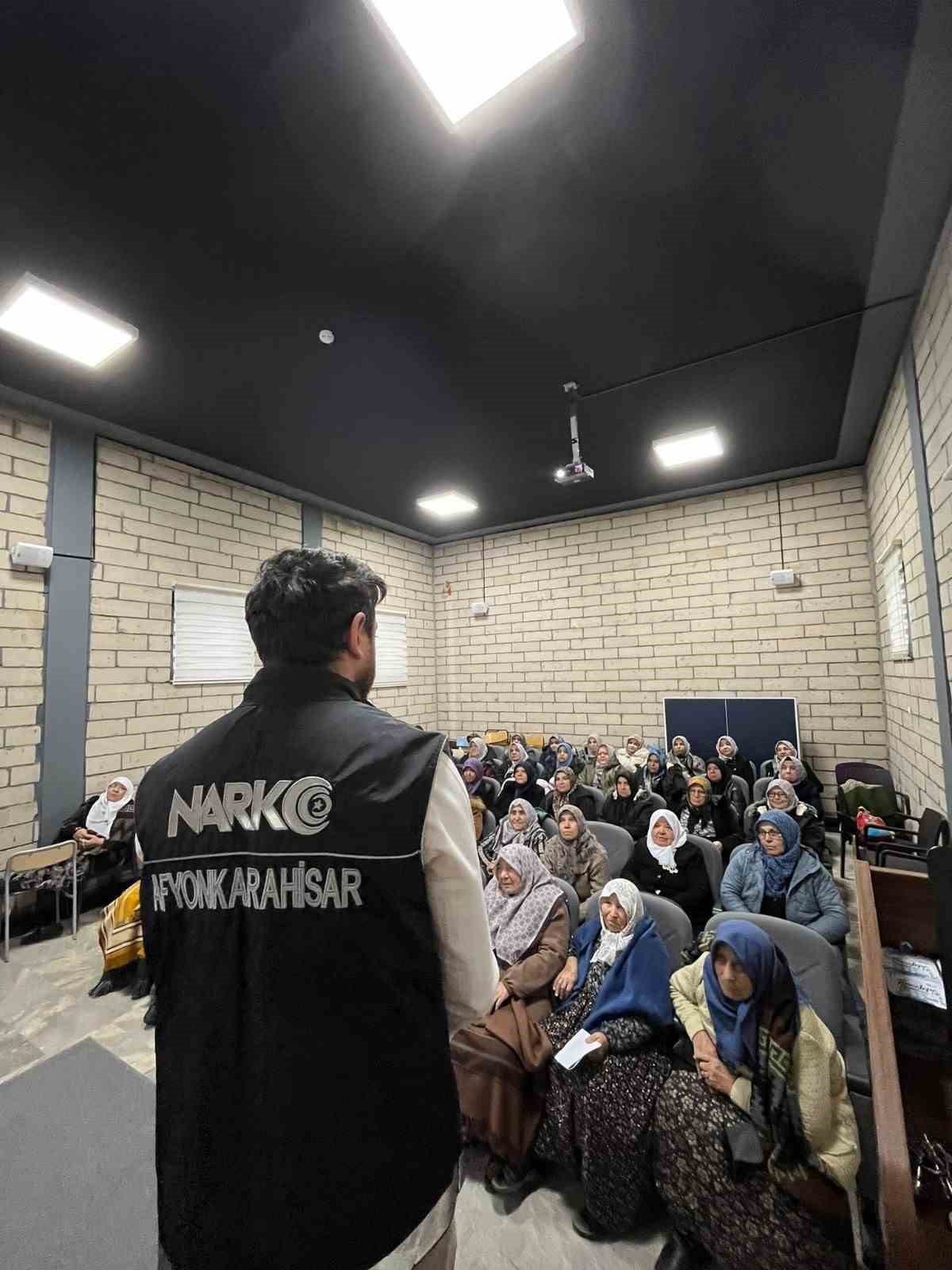 Muhtarlar ve annelere uyuşturucu ile mücadele eğitimi
