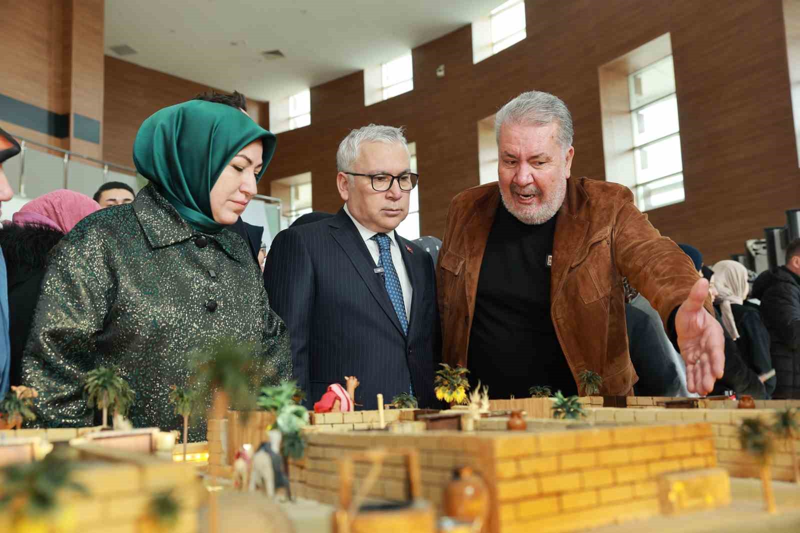 Mukaddes Emanetler Sergisi Sivas’ta Ziyarete Açıldı
