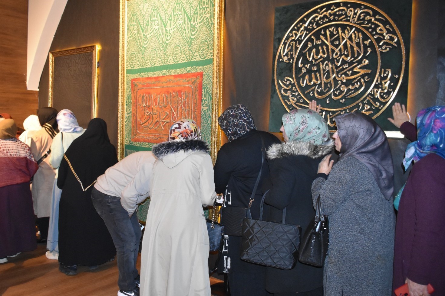 Mukaddes Emanetler Sergisi’ne yoğun ilgi
Mukaddes Emanetler Sergisi’ne yoğun ilgi