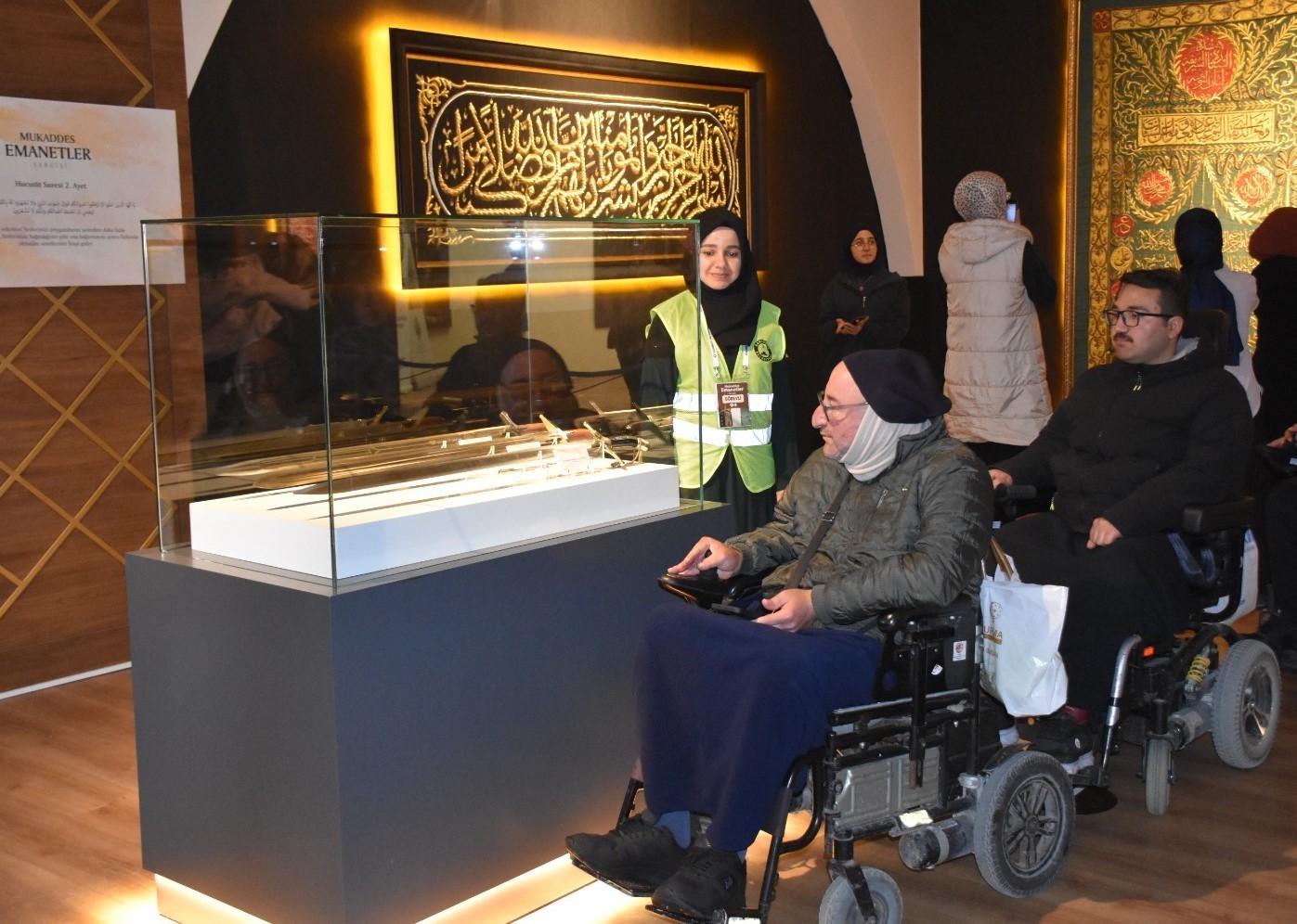 Mukaddes Emanetler Sergisi’ne yoğun ilgi
Mukaddes Emanetler Sergisi’ne yoğun ilgi