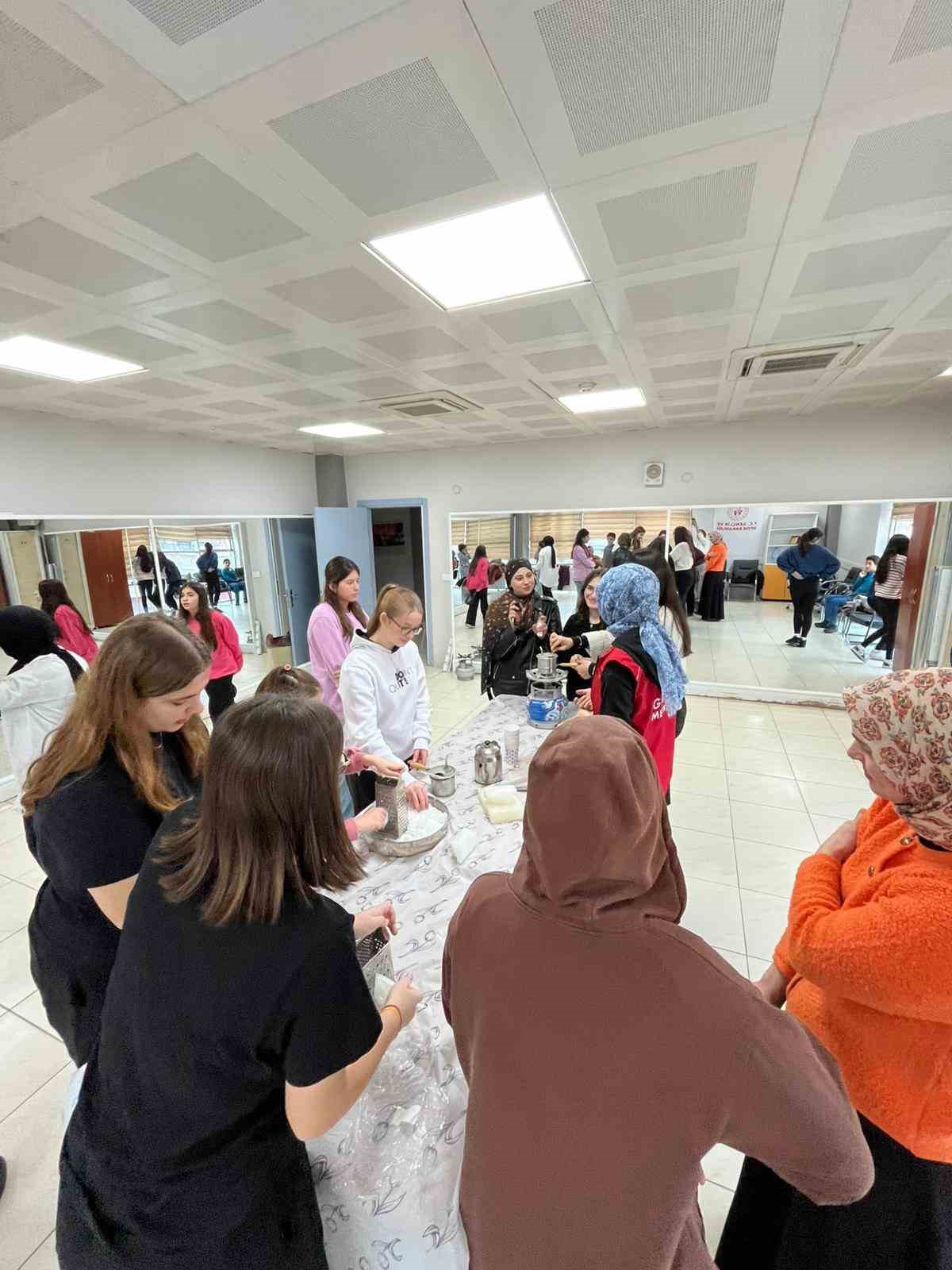 Mum atölyesi ilgi gördü
