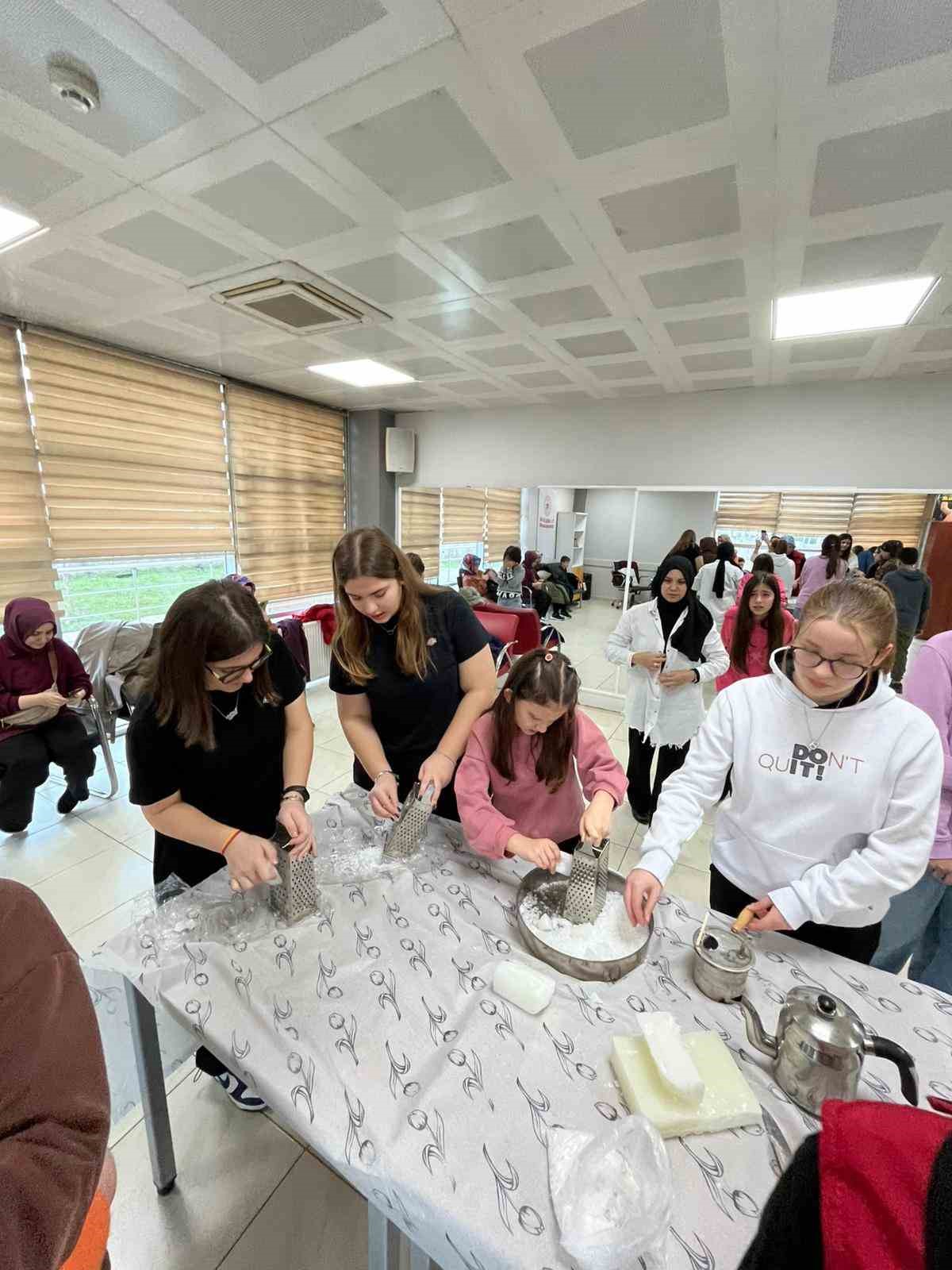 Mum atölyesi ilgi gördü
