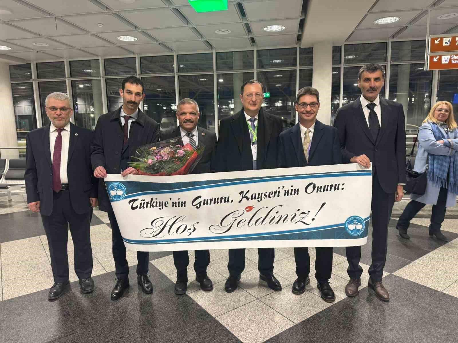 Münih’te Türk heyetine AKİB’ten coşkulu karşılama: Hulusi Akar’a büyük ilgi
