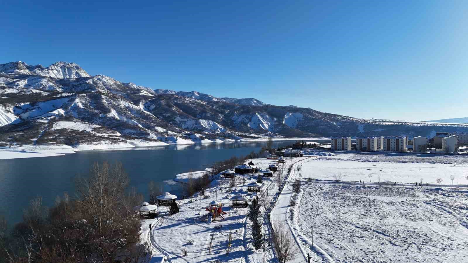 Munzur Nehri’nin kıyısında, karlar altında bir şehir: Tunceli, havadan görüntülendi
