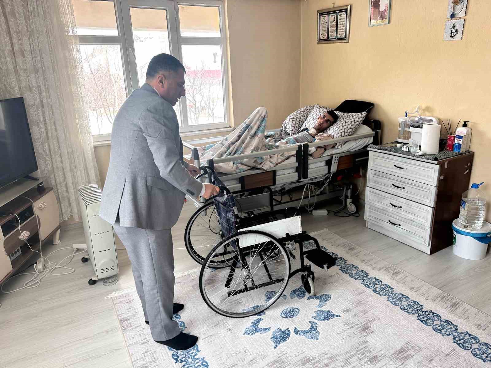 Muradiye ilçesinde anlamlı bayram hediyesi
