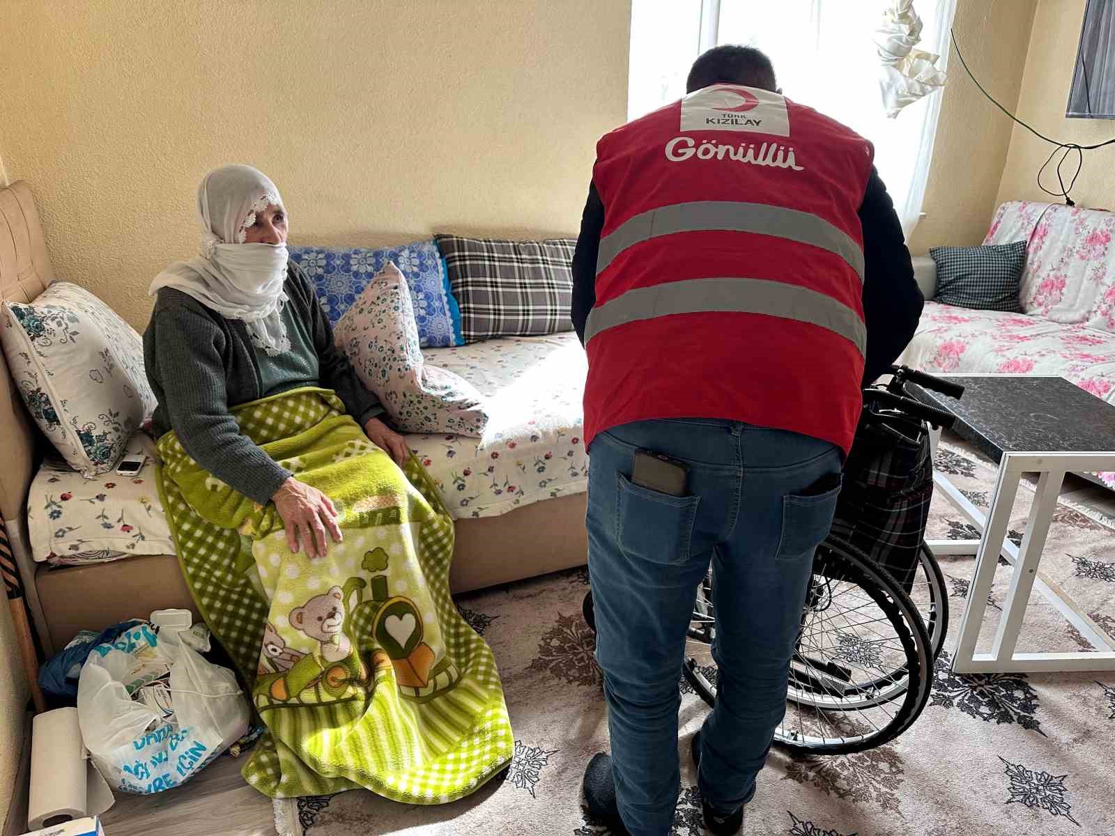 Muradiye ilçesinde anlamlı bayram hediyesi
