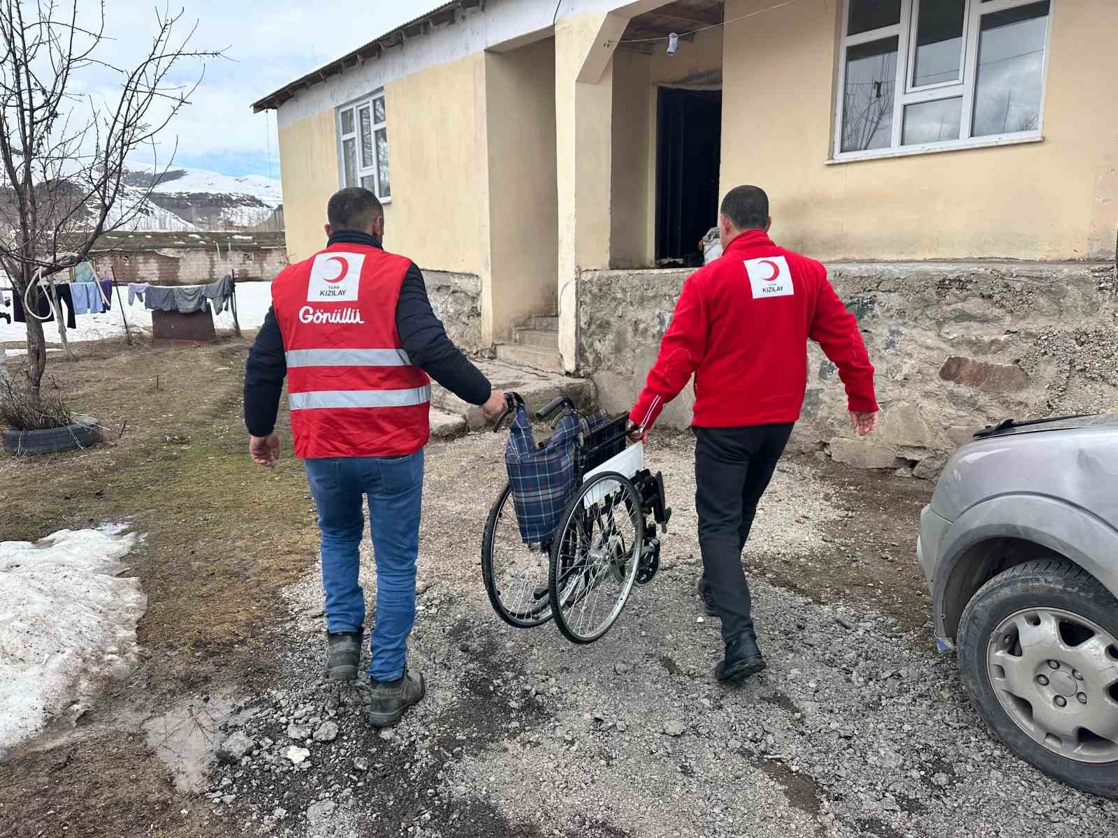 Muradiye ilçesinde anlamlı bayram hediyesi
