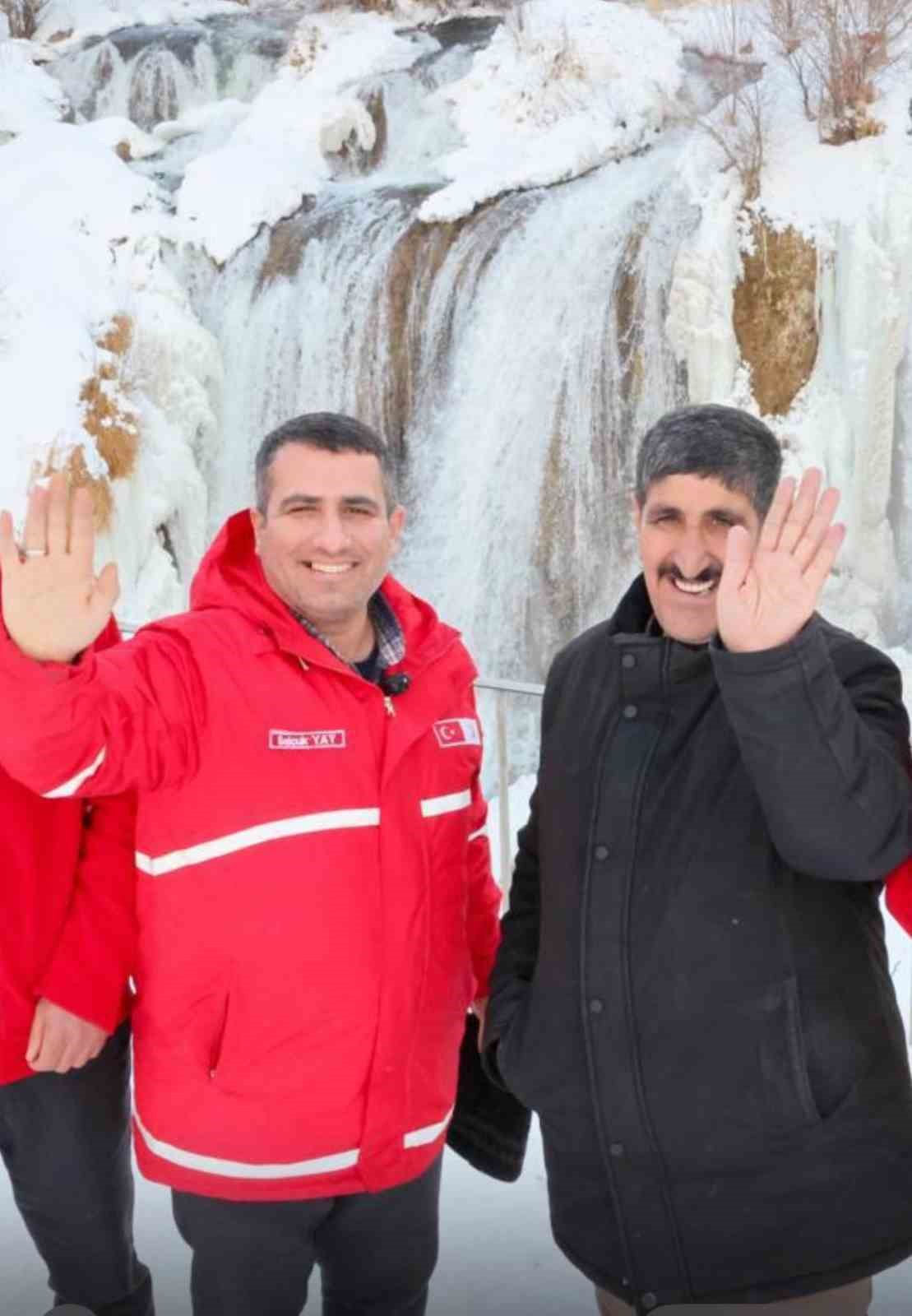 Muradiye’de gönüllü dokunuş: Yıllardır ertelenen tedavi gerçek oldu
