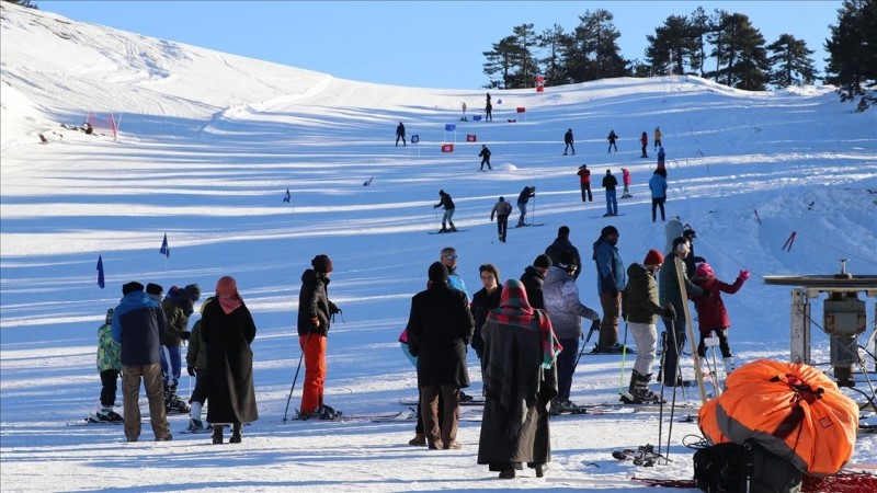 Murat Dağı Termal Kayak Merkezi, sömestirde tatilcilerin gözdesi oldu
