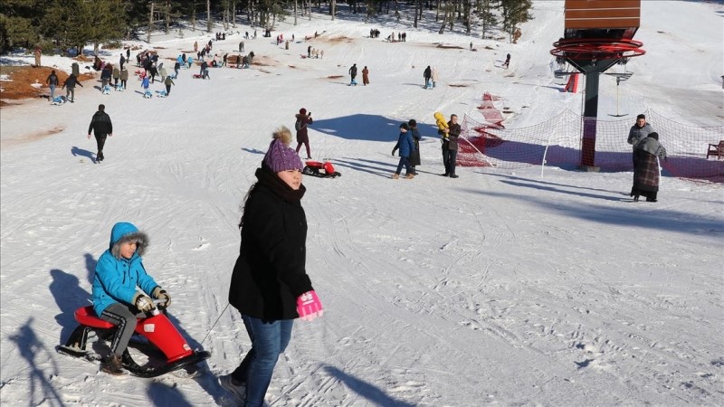 Murat Dağı Termal Kayak Merkezi, sömestirde tatilcilerin gözdesi oldu
