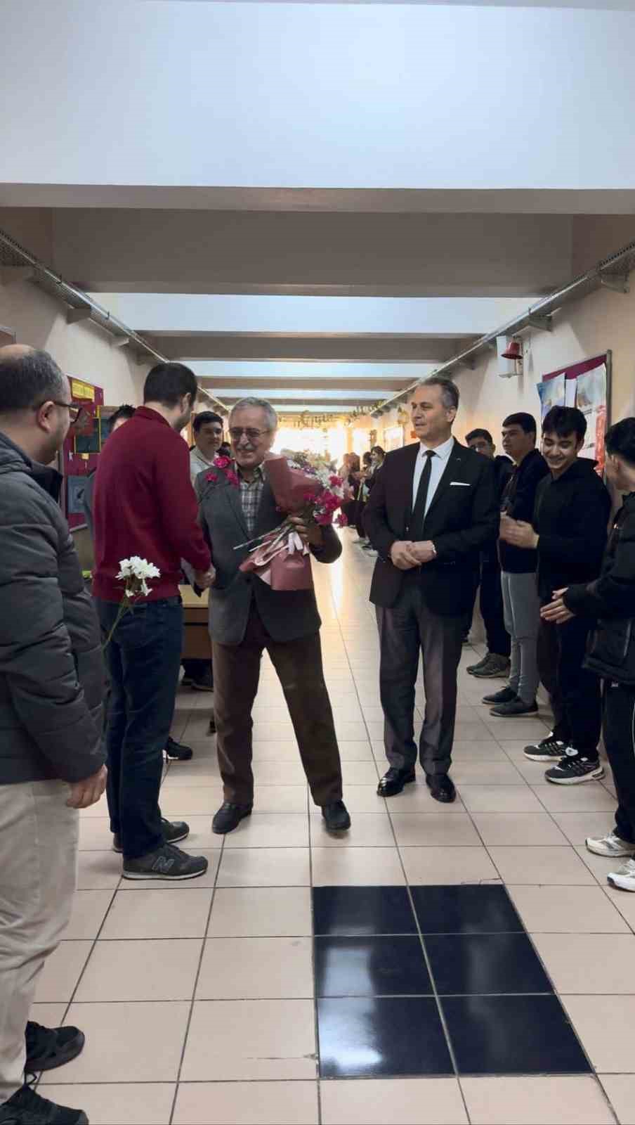 Muratlı’da emekli olan öğretmene duygusal veda
