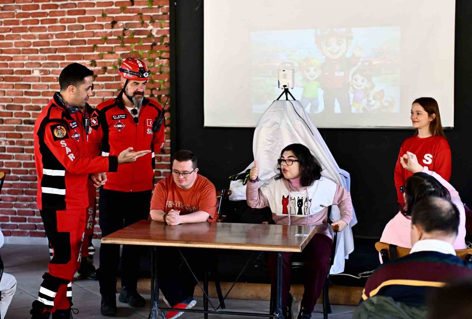 Muratpaşa Belediyesi’nden özel bireylere afet farkındalık eğitimi
