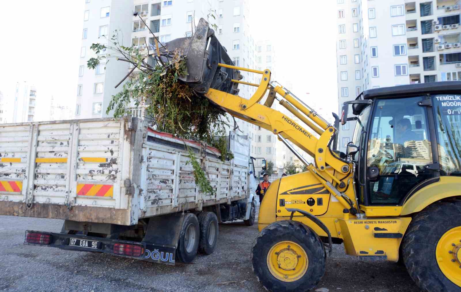 Muratpaşa’da çevreyi kirletenlere 1 milyon 395 bin lira ceza
Muratpaşa’da çevreyi kirletenlere 1 milyon 395 bin lira ceza