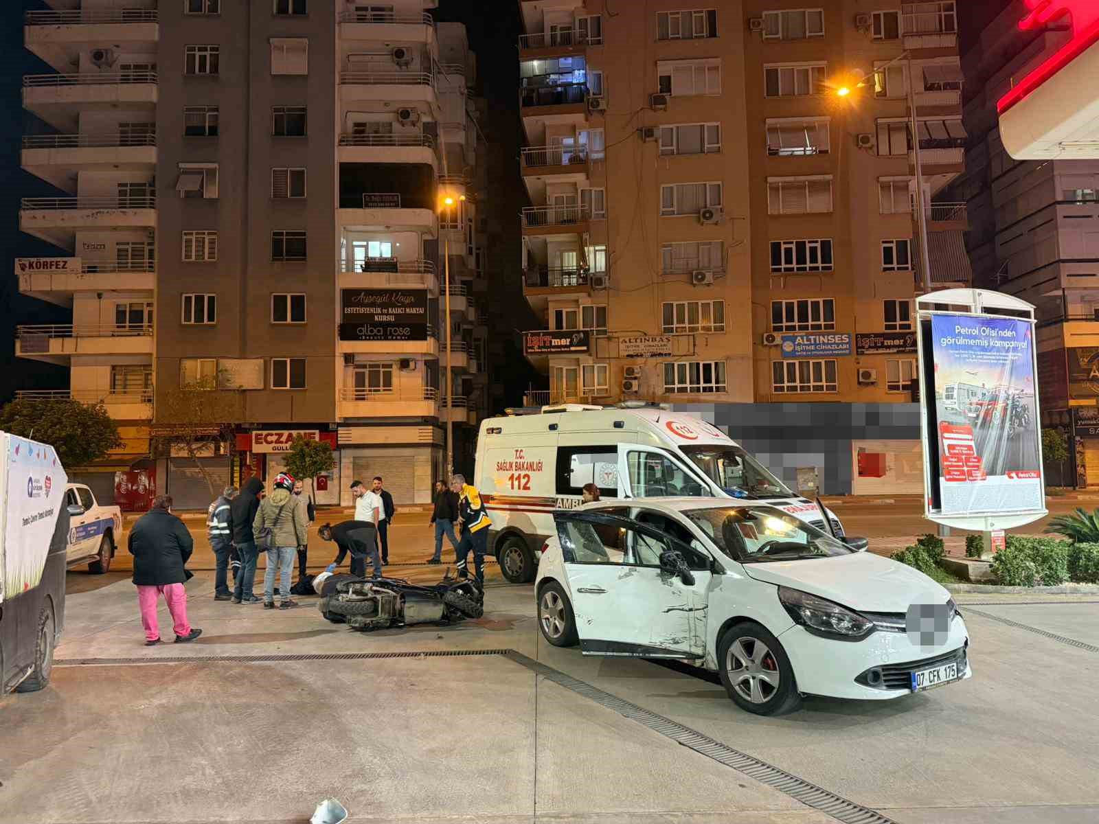 Muratpaşa’da otomobil ile motosiklet çarpıştı: 1 yaralı
