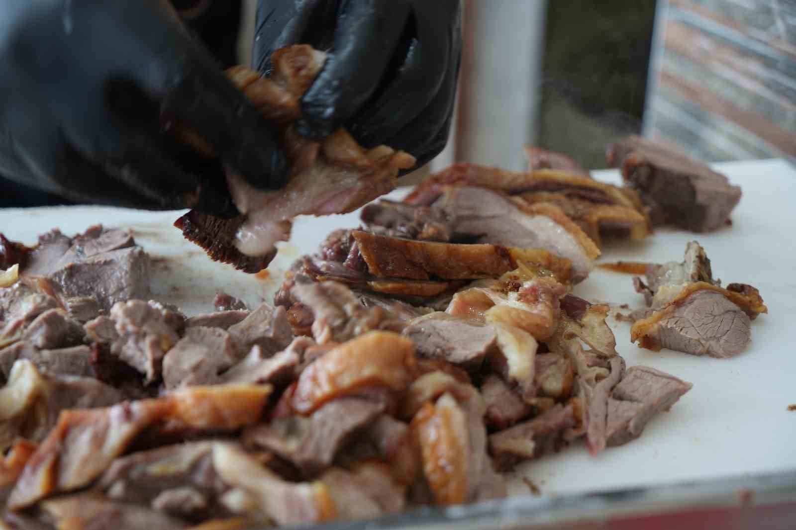 Muş büryanı hem lezzeti hem de besleyici yönüyle öne çıkıyor
