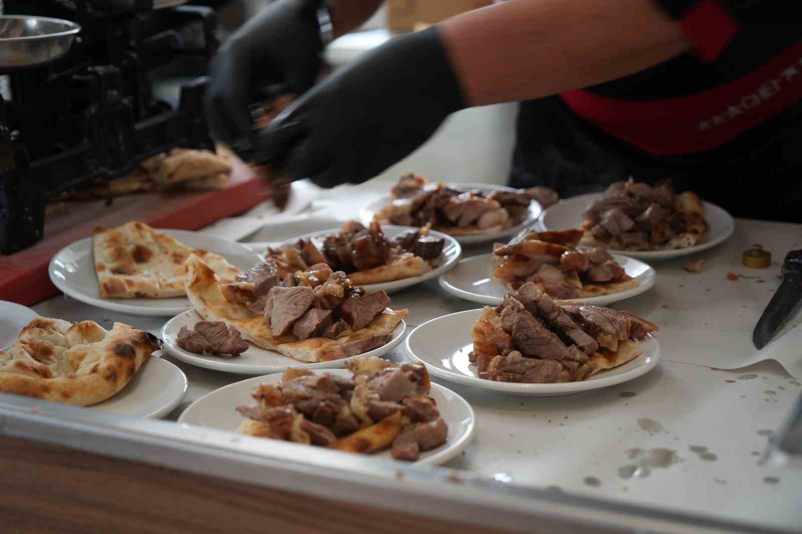 Muş büryanı hem lezzeti hem de besleyici yönüyle öne çıkıyor
