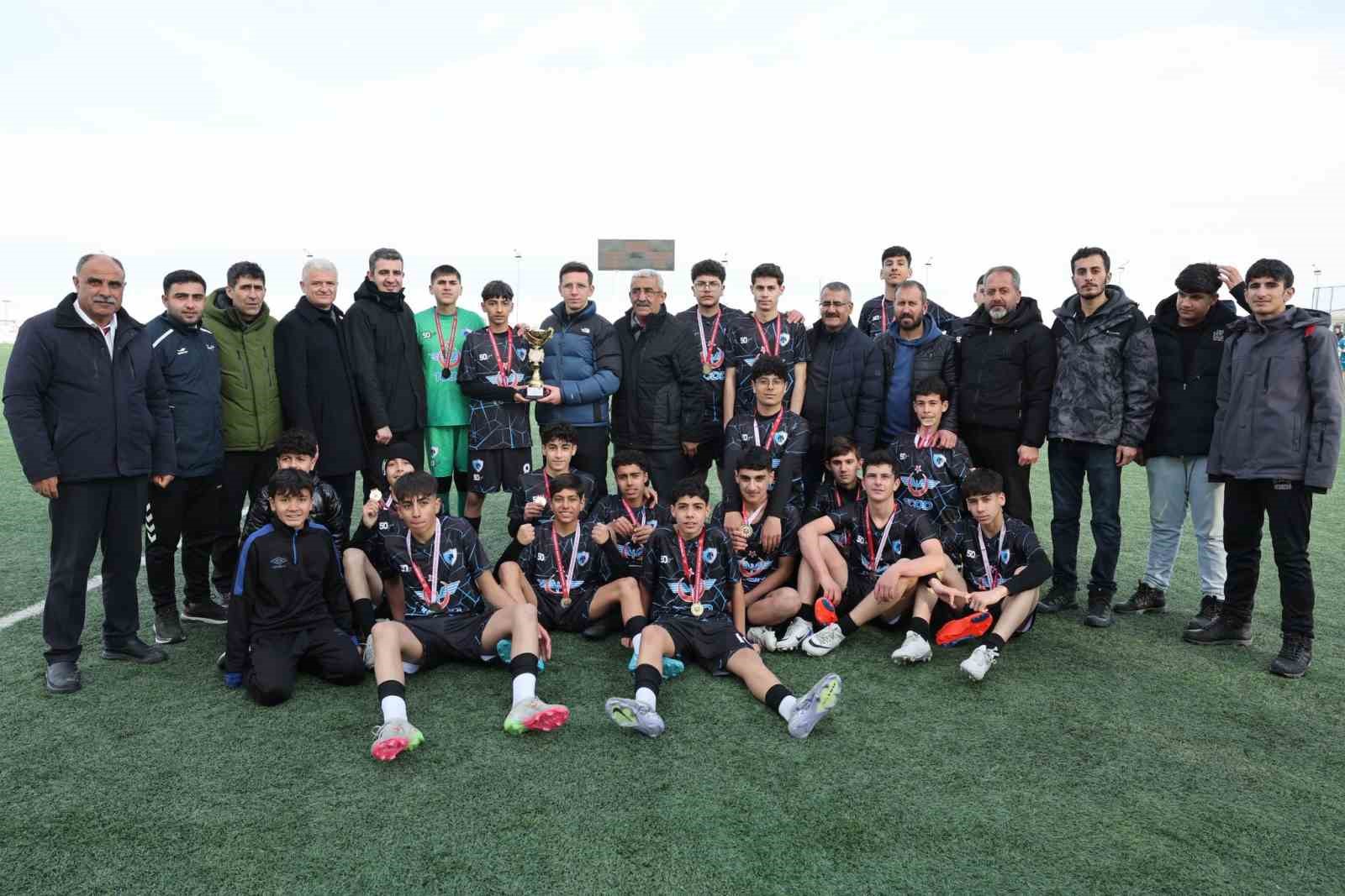 Muş Gençlerbirliği’nden 50. yılında çifte şampiyonluk sevinci
