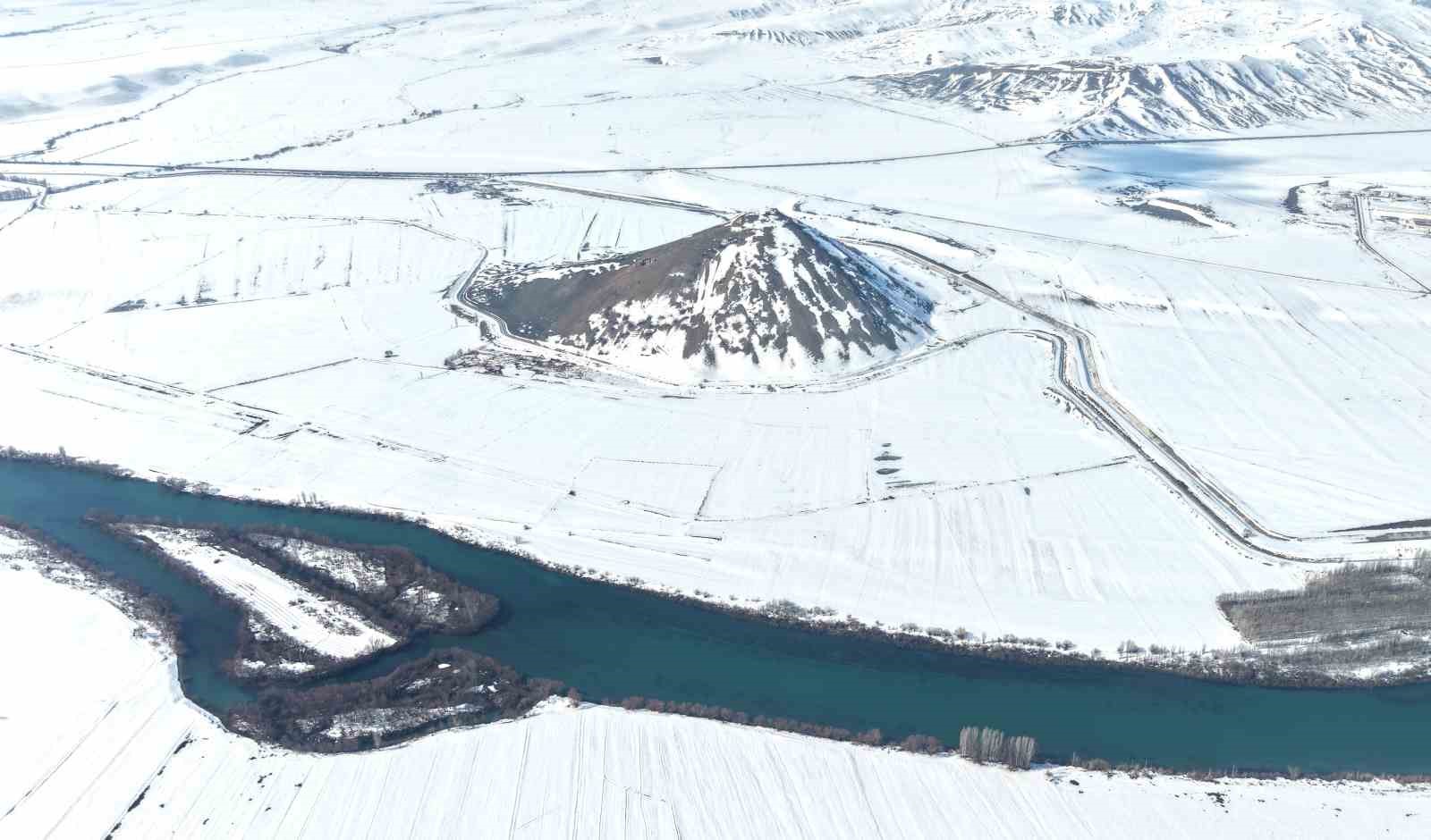 Muş Piramidi kış manzarasıyla mest etti
