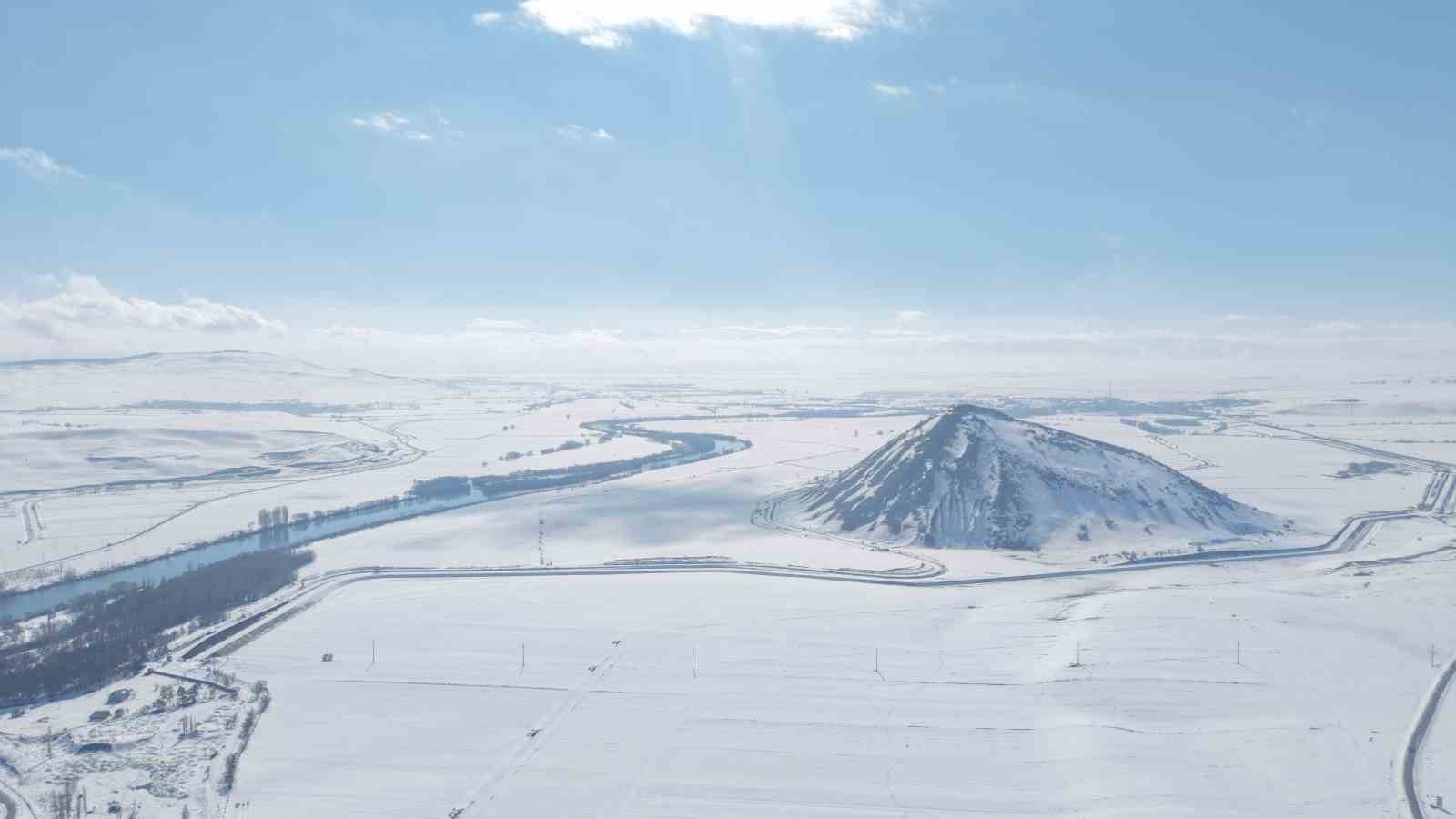 Muş Piramidi kış manzarasıyla mest etti
