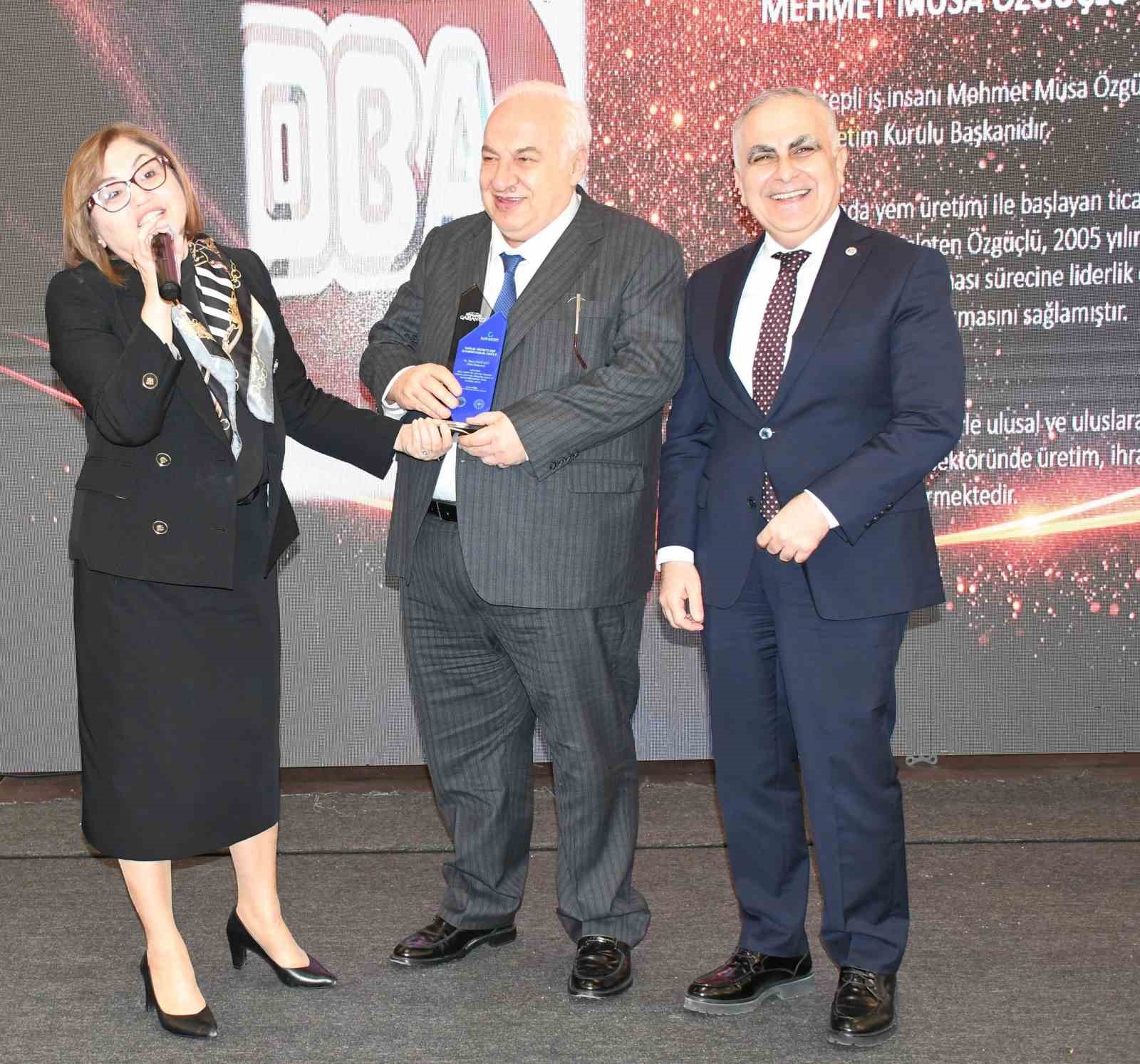 Musa Özgüçlü’ye "Sağlığa En Büyük Yatırım Yapan Hayırsever" ödülü
