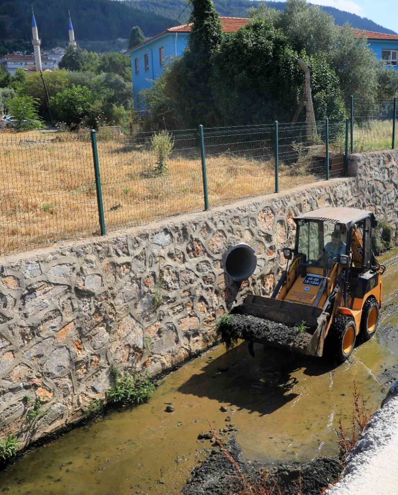 MUSKİ 2025 yılında Menteşe’de 16 bin metre dere temizliği yaptı
