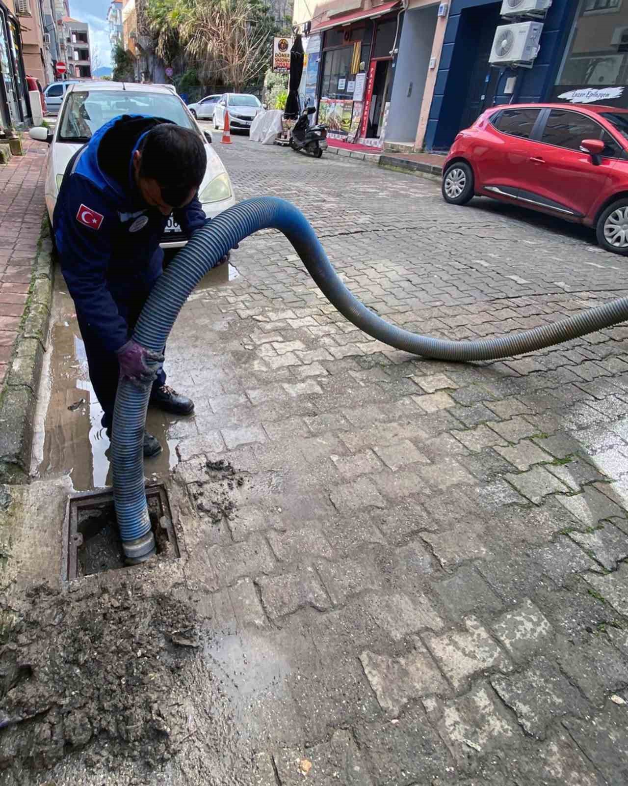 MUSKİ ekipleri yağmur mesaisinde

