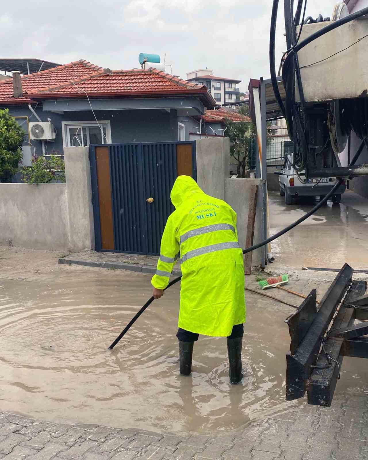 MUSKİ ekipleri yağmur mesaisinde
