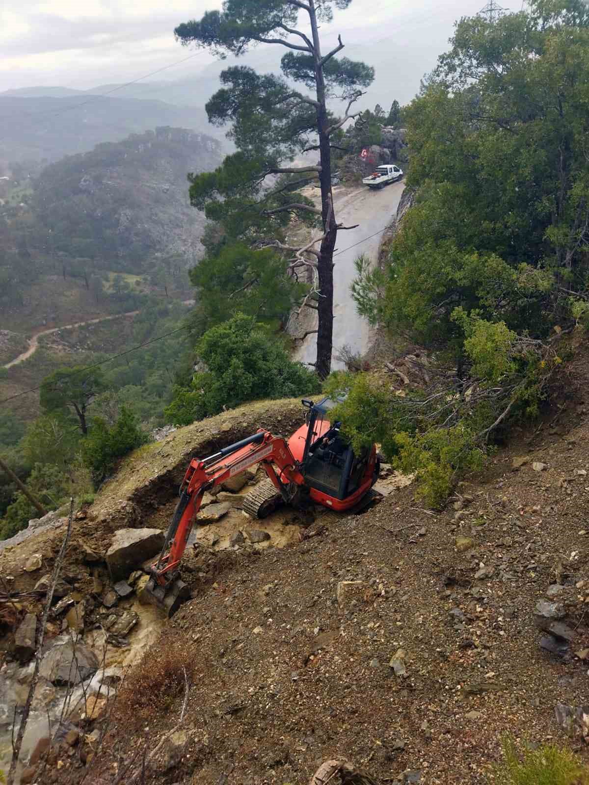 MUSKİ, Muğla genelinde etkili olan yoğun yağışlara anında müdahale ediyor
