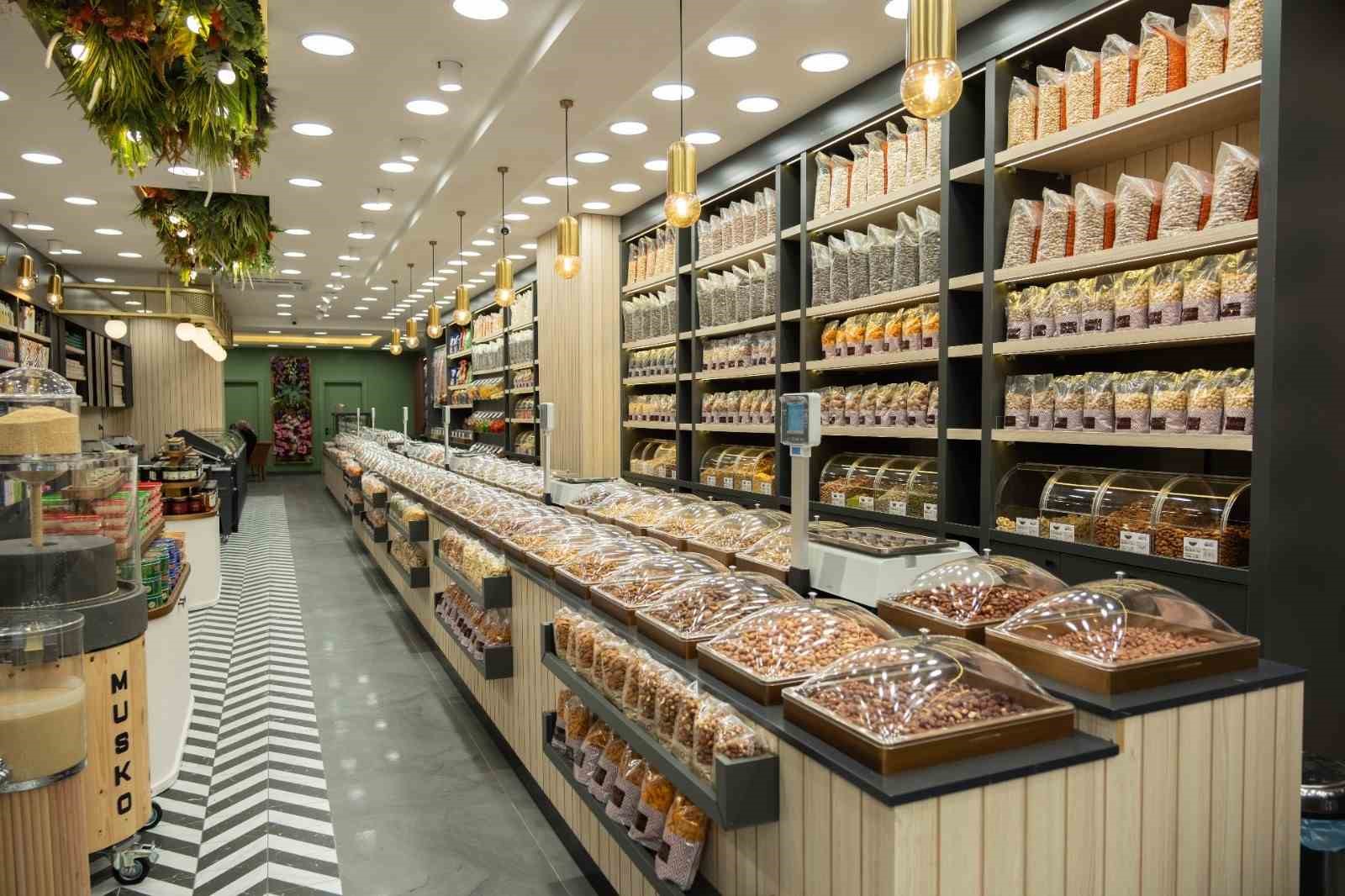 Musko Kuruyemiş, zengin ürün çeşitliliğiyle vatandaşların tercihi oluyor
