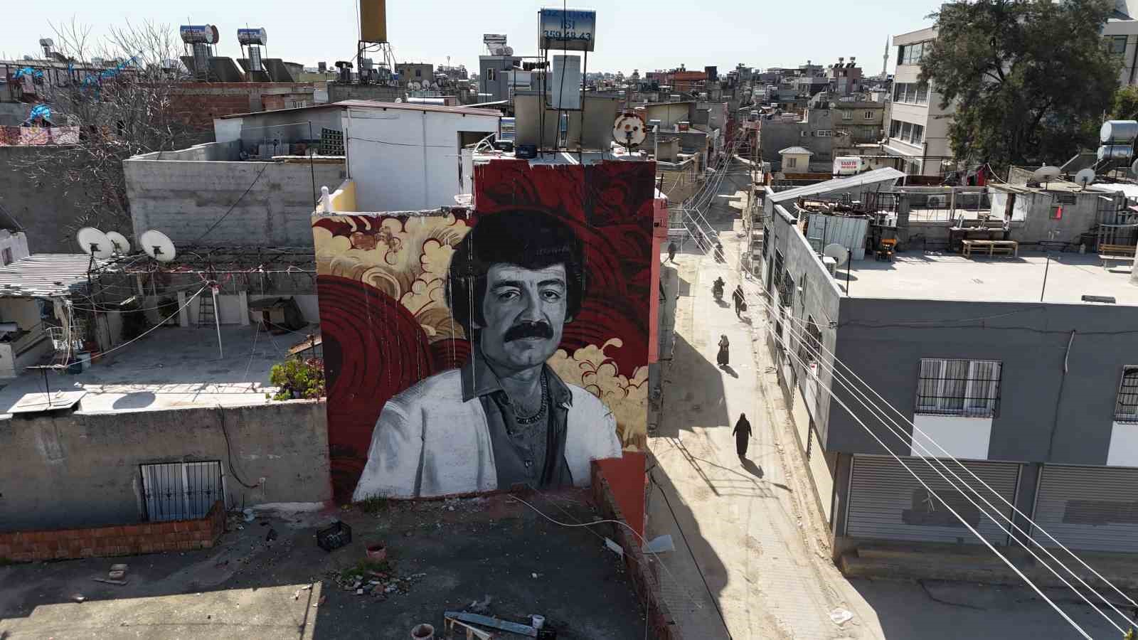 Müslüm Gürses ölümünün 13. yılında Adana’da çalıştığı kahvehanede anıldı
Müslüm Gürses ölümünün 13. yılında Adana’da çalıştığı kahvehanede anıldı