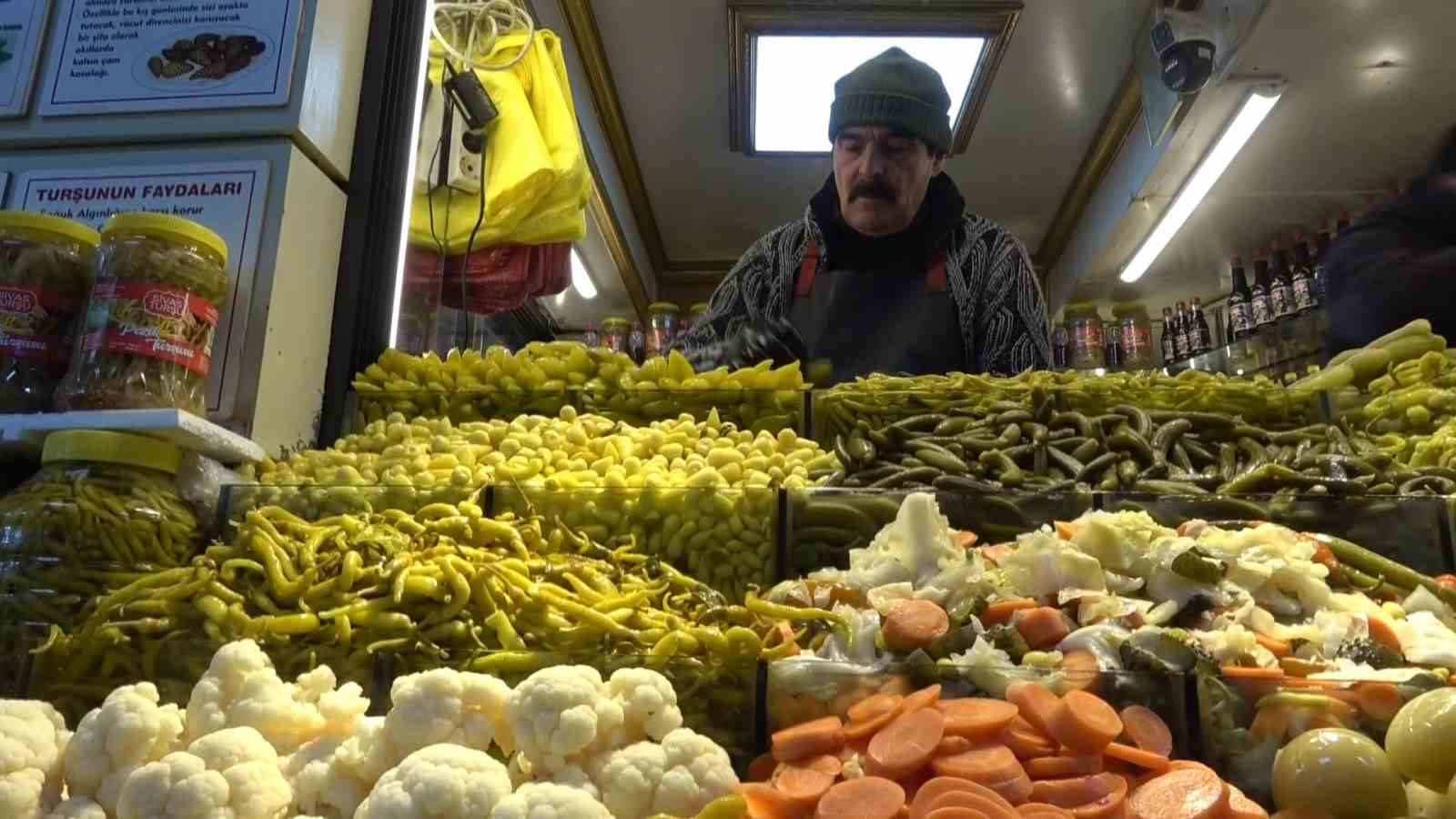 Muşmuladan kiraza 35 çeşit ürünün turşusunu kurdular
Muşmuladan kiraza 35 çeşit ürünün turşusunu kurdular