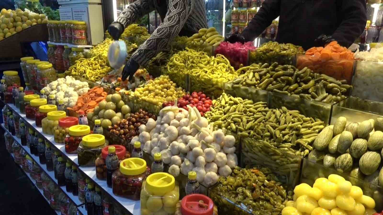 Muşmuladan kiraza 35 çeşit ürünün turşusunu kurdular
Muşmuladan kiraza 35 çeşit ürünün turşusunu kurdular