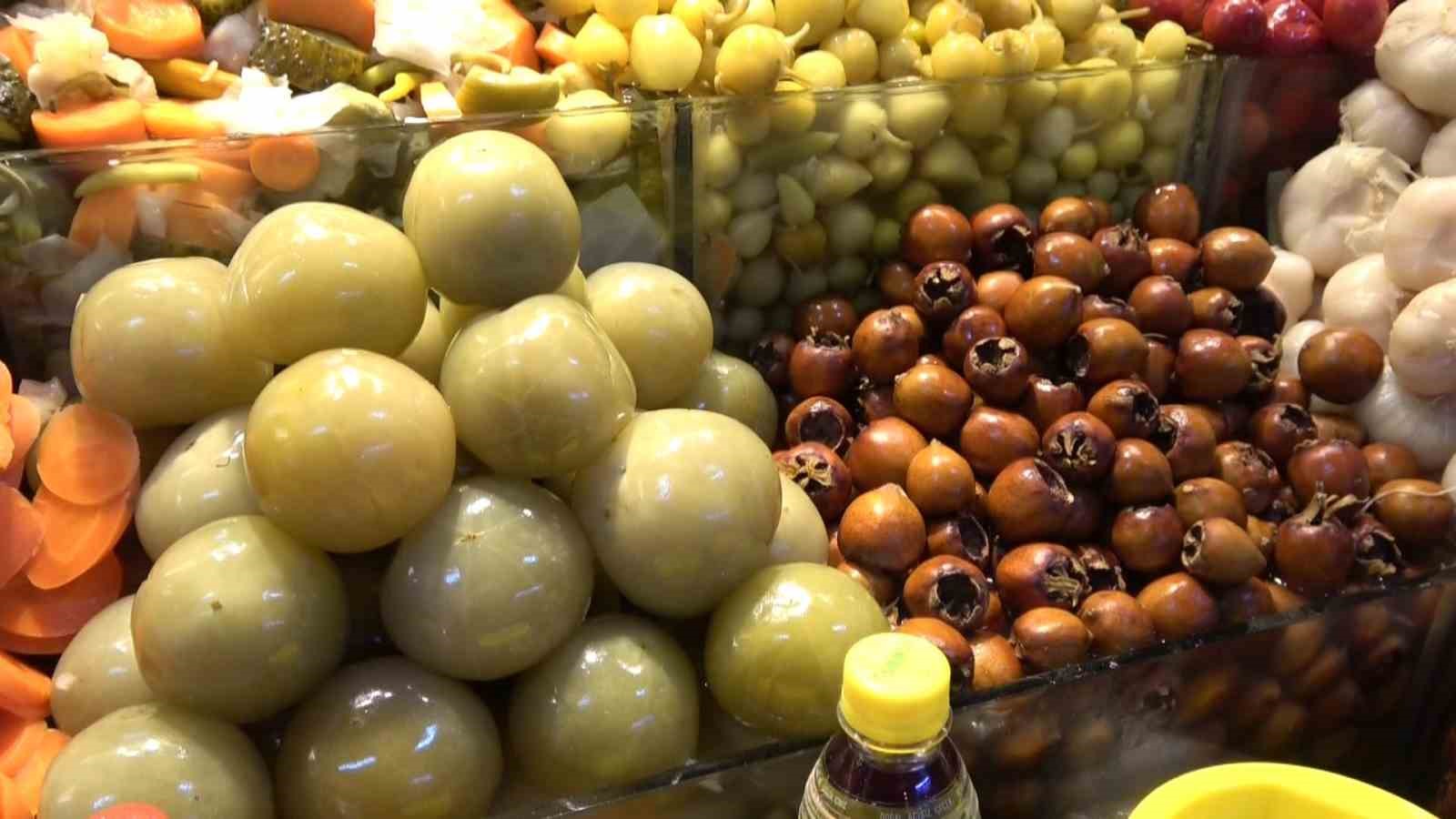 Muşmuladan kiraza 35 çeşit ürünün turşusunu kurdular
Muşmuladan kiraza 35 çeşit ürünün turşusunu kurdular