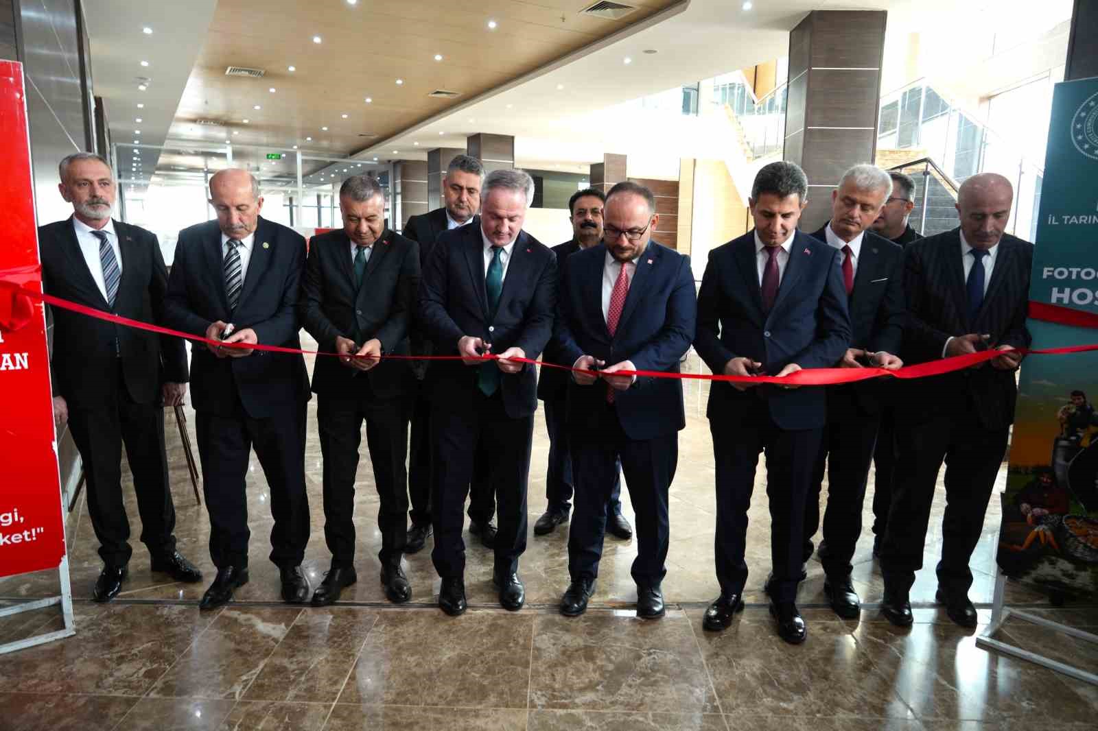 Muş’ta "15. Tarım Orman ve İnsan" fotoğraf sergisi ziyarete açıldı
