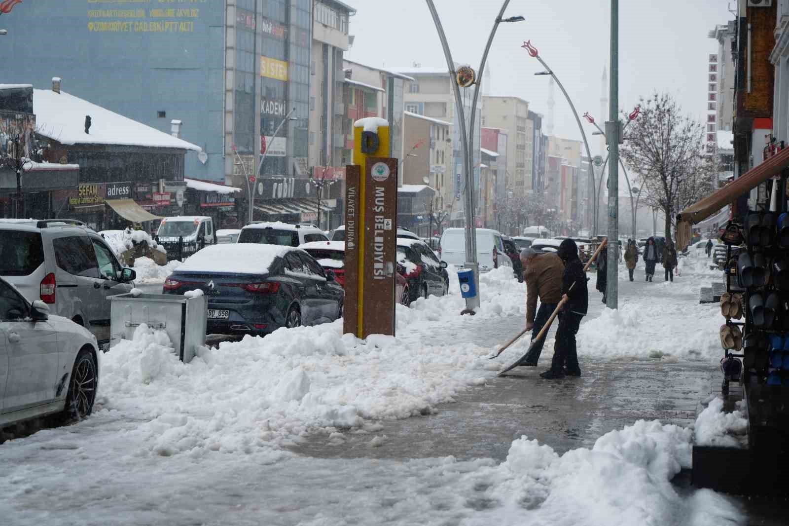Muş’ta 158 köy yolu kapandı
Muş’ta 158 köy yolu kapandı
