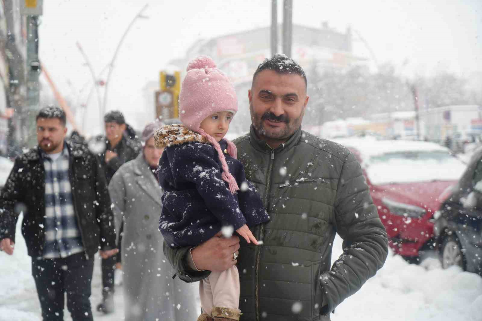 Muş’ta 158 köy yolu kapandı
Muş’ta 158 köy yolu kapandı
