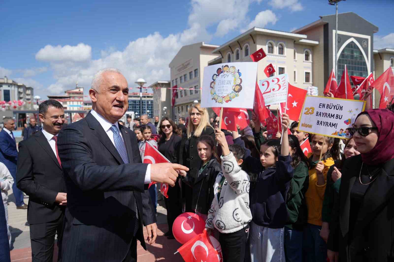 Muş’ta 23 Nisan Ulusal Egemenlik ve Çocuk Bayramı kutlandı
