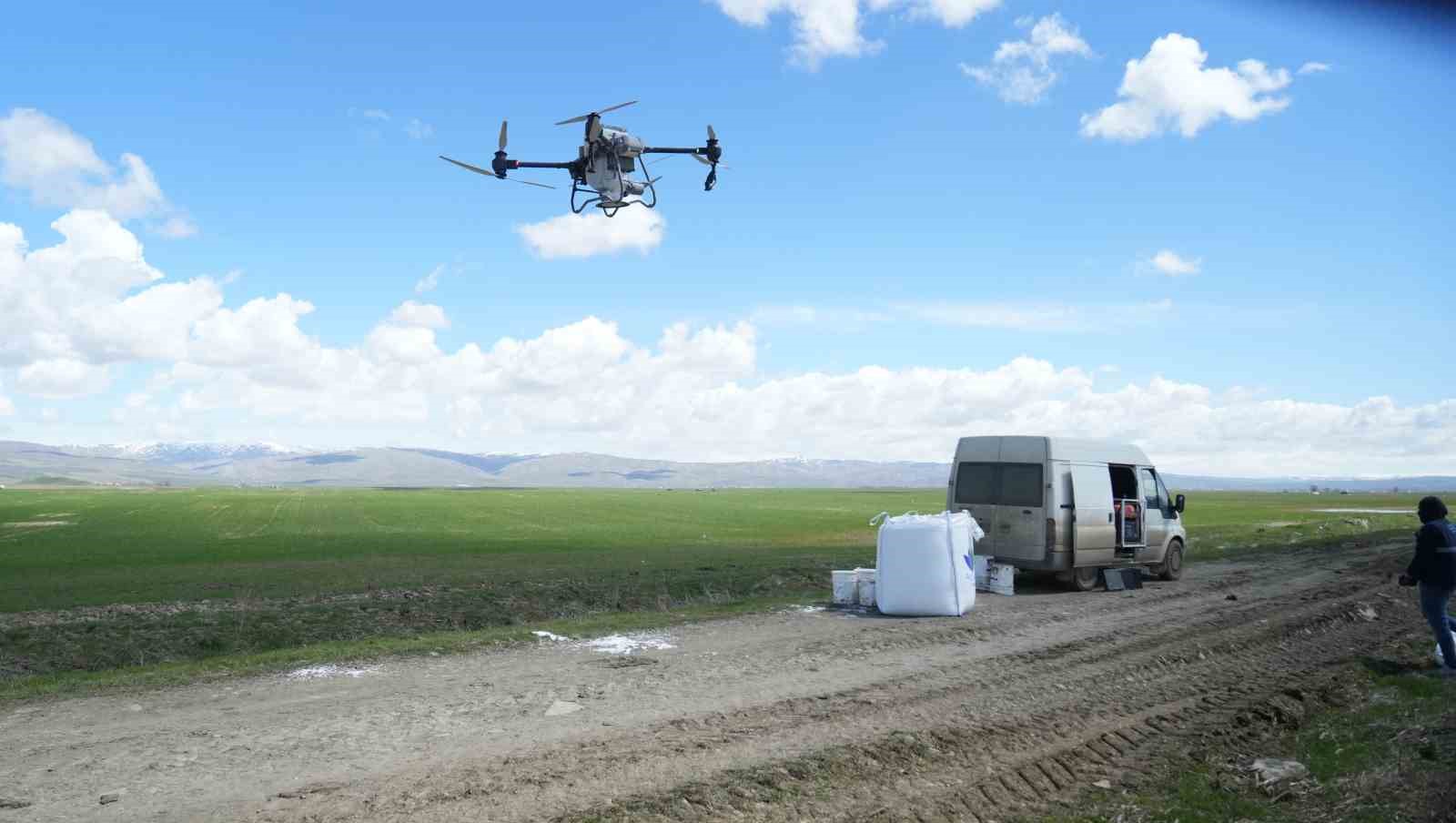Muş’ta 42 bin dönümlük tarım arazisi dron ile gübrelendi
