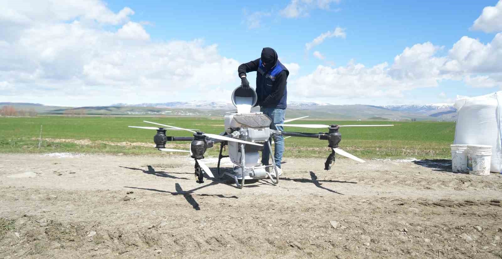 Muş’ta 42 bin dönümlük tarım arazisi dron ile gübrelendi
