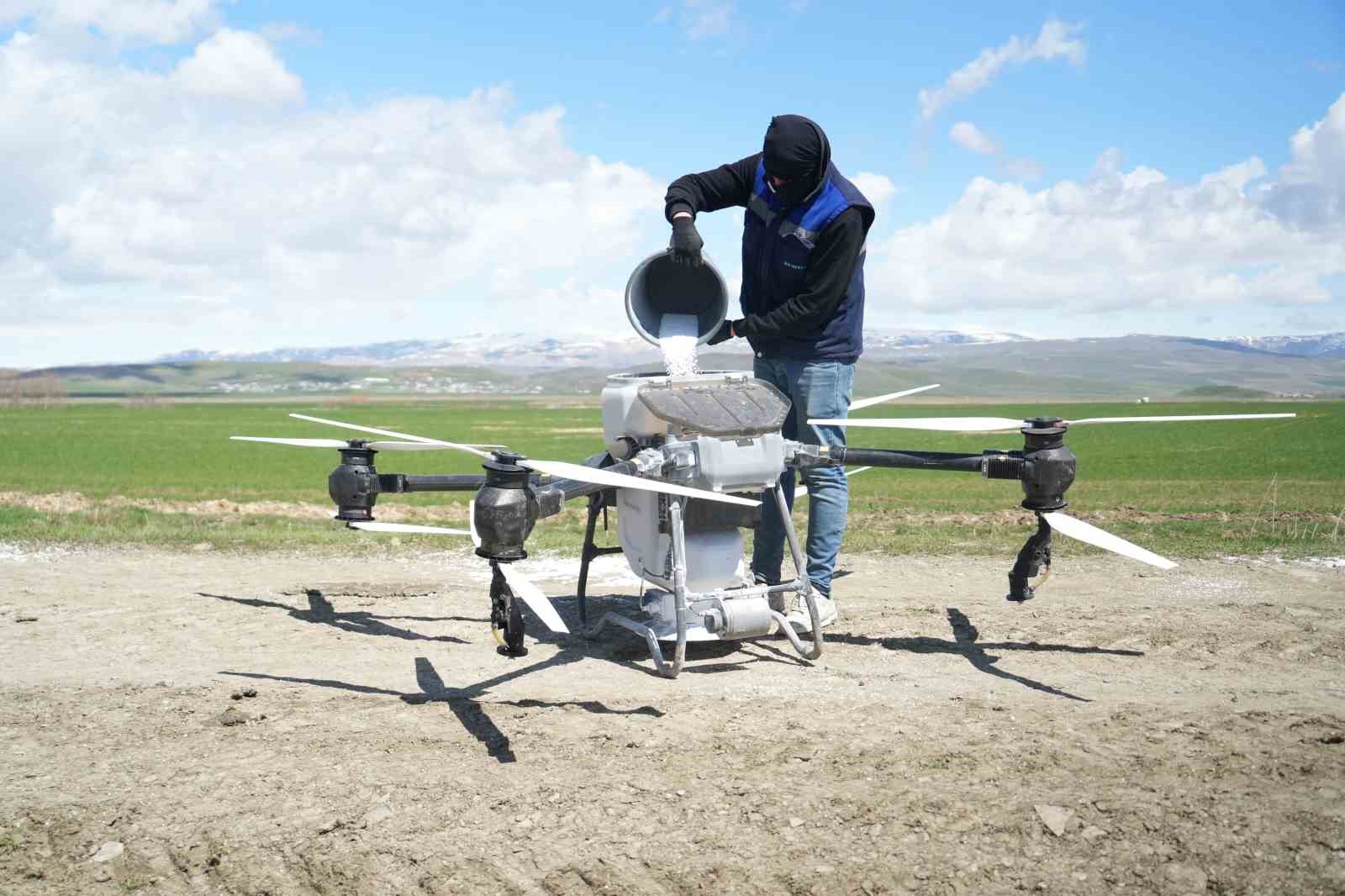 Muş’ta 42 bin dönümlük tarım arazisi dron ile gübrelendi
