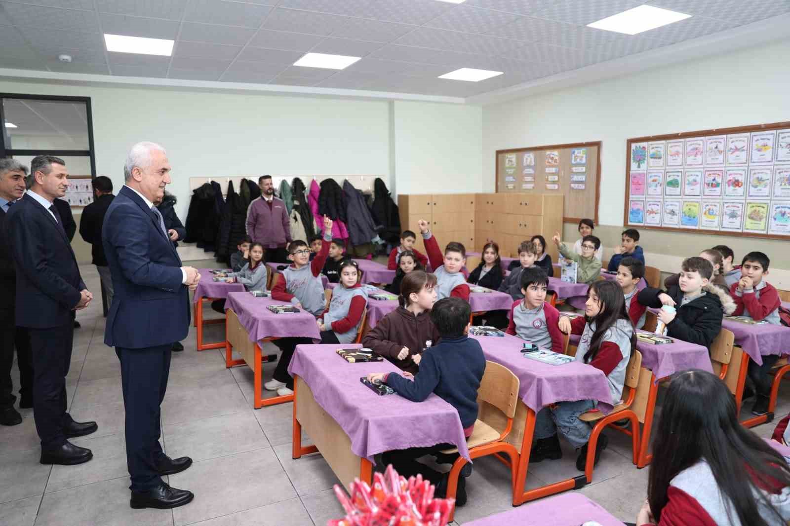 Muş’ta 96 bin 800 öğrenci karne sevinci yaşadı
