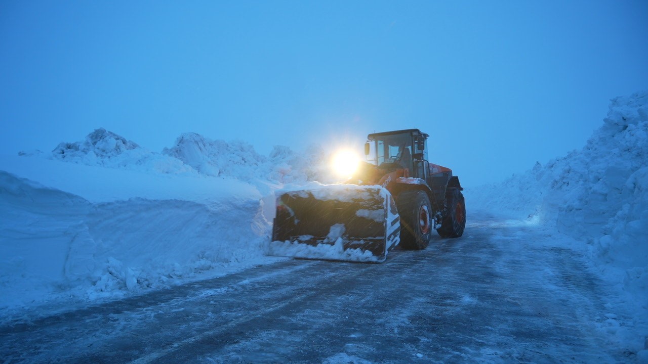 Muş’ta bahar ayında kar ulaşımı olumsuz etkiledi
