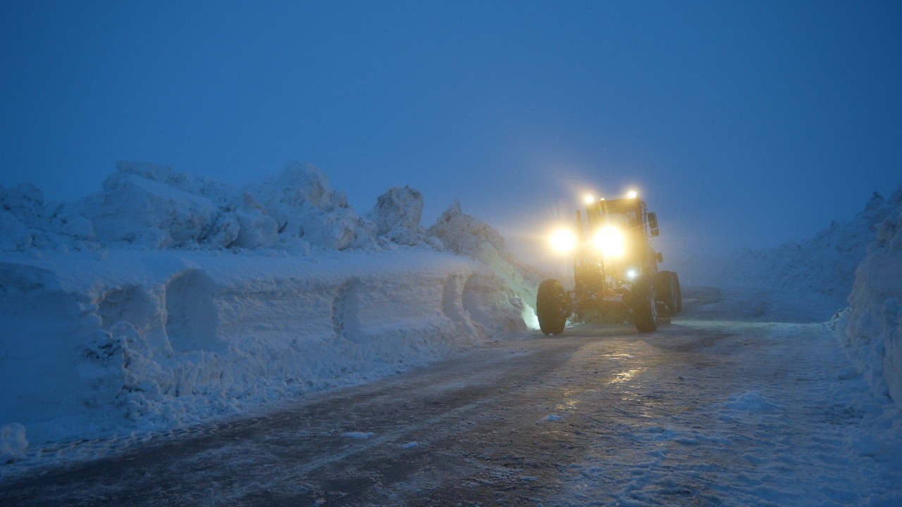 Muş’ta bahar ayında kar ulaşımı olumsuz etkiledi
