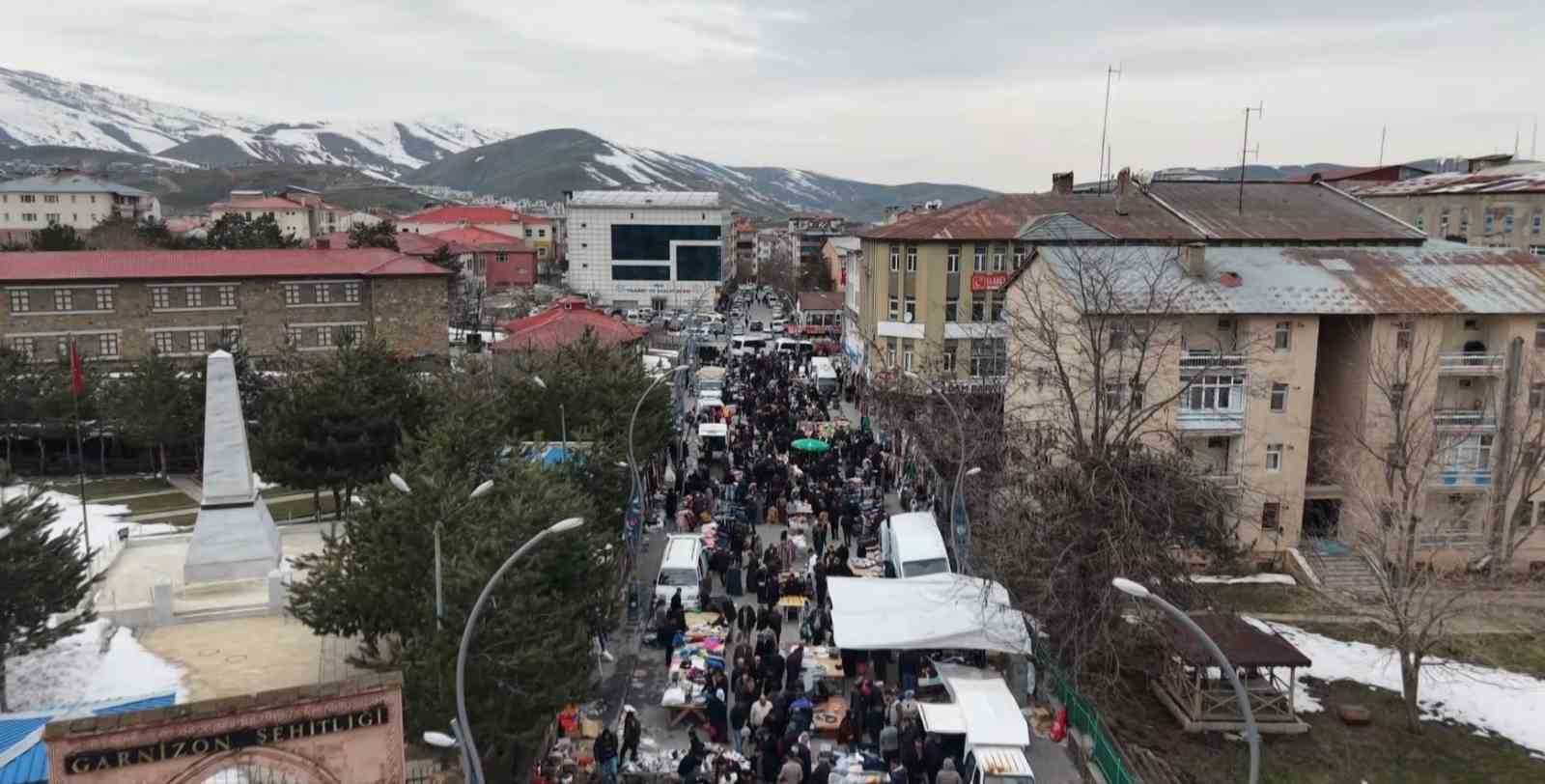 Muş’ta bayram pazarında arefe yoğunluğu
