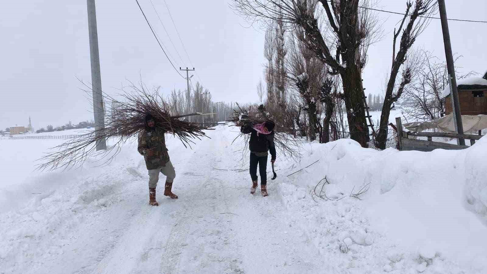 Muş’ta besicilerden alternatif yem yöntemi
